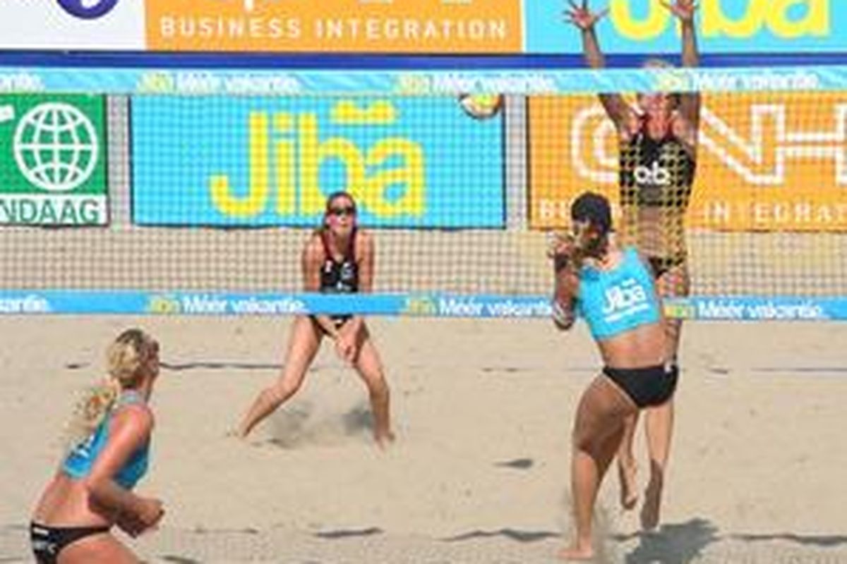 Bermain voli pantai dalam satu jam akan membakar sekitar 484 kalori. 