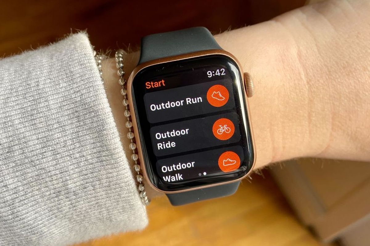 Ilustrasi aplikasi Strava di Apple Watch.