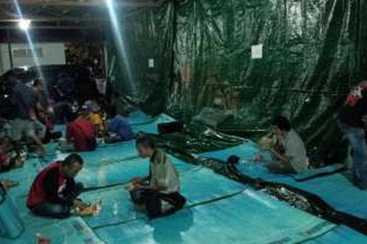 Penampungan yang disediakan Dinas Sosial Kalbar yang digunakan untuk menampung sementara para WNI yang dipulangkan dari Malaysia. (10/2/2016)
