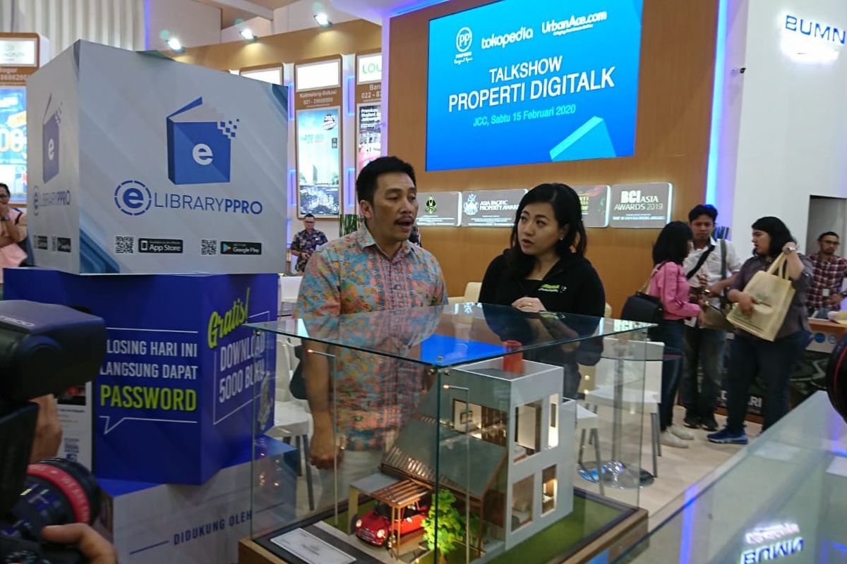 Direktur Realti PT PP Properti Tbk Galih Saksono, Chief Executive Officer (CEO) UrbanAce Ronny Wuisan, dan AVP of Business Tokopedia Jessica Stephanie Jap hadir dalam peluncuran toko resmi PP Properti X Urbanace, Sabtu (15/2/2020).

