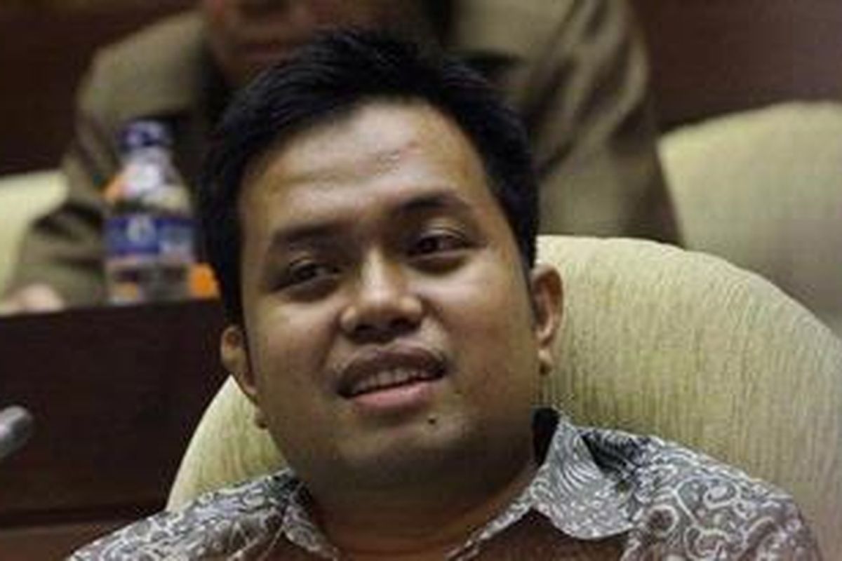 Tersangka pemalsuan surat MK, Masyhuri Hasan, memenuhi panggilan Panja Mafia Pemilu DPR, Kamis (21/7/2011). Masyhuri memberi keterangan terkait surat penetapan calon terpilih Anggota DPR tahun 2009.
