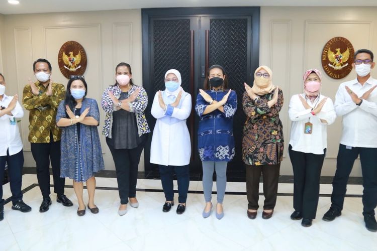 Menteri Ketenagakerjaan (Menaker) Ida Fauziyah menerima audiensi Jaringan Nasional Anti Tindak Pidana Perdagangan Orang (TPPO) di Kantor Kemenaker Jakarta, Selasa (11/1/2021).