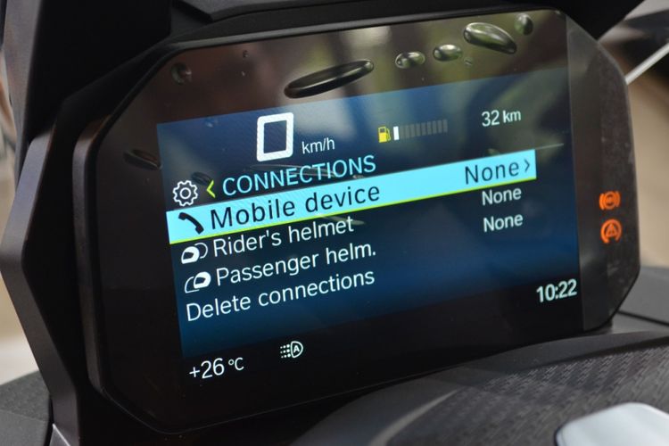 Layar TFT sebagai perangkat konektivitas di BMW C400X