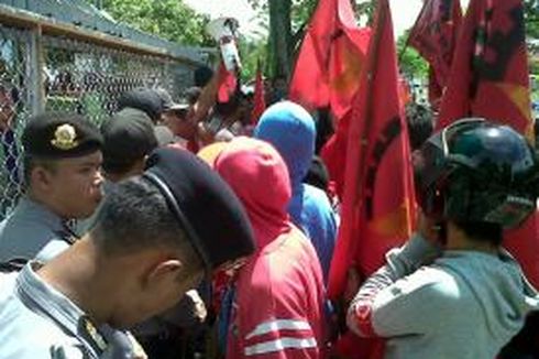 Tolak Imperialisme, Kader PRD Demo Terminal BBM Pertamina