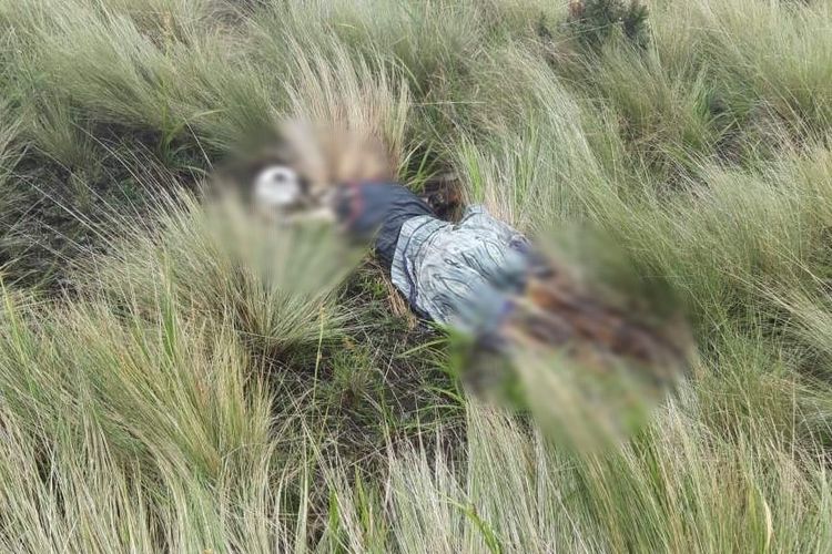 Sesosok mayat tanpa identitas ditemukan di puncak Gunung Sumbing wilayah Kecamatan Kalikajar Kabupaten Wonosobo, Senin (11/3/2019).