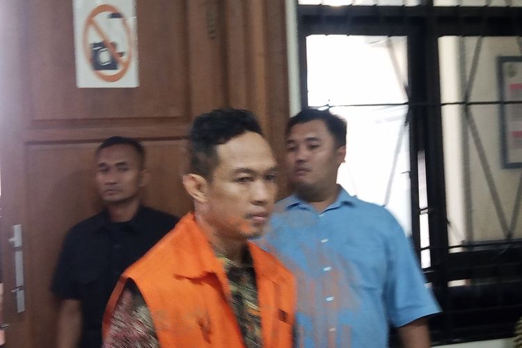 Sidang Perdana Bupati Cilacap, Diduga Peras Sejumlah Kepala Dinas untuk Bagi-bagi THR