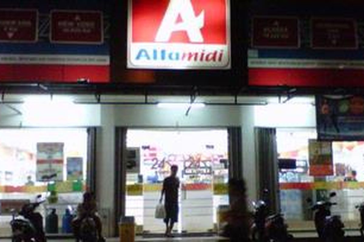 Minimarket Alfamidi 24 Jam di Jalan Letnan Soetopo BSD menjadi sasaran perampok pada Minggu (6/5/2012) subuh.
