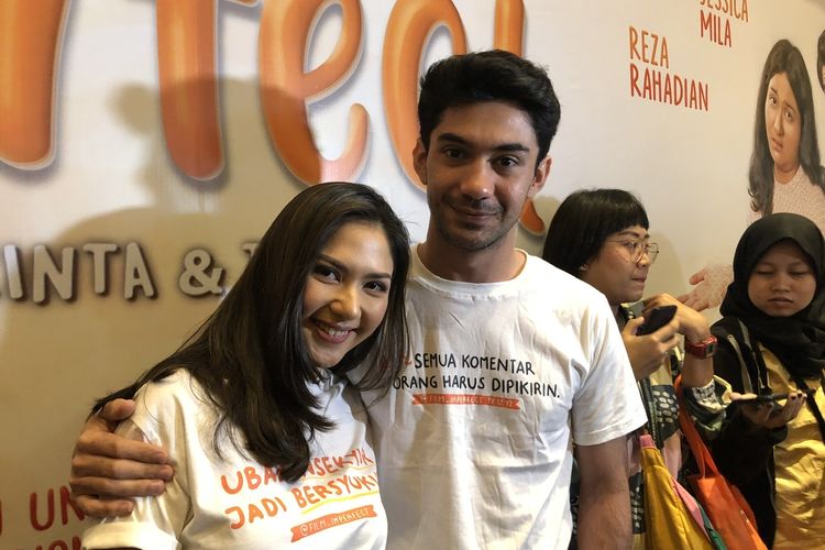 Jessica Mila dan Reza Rahadian saat dijumpai usai screening film Imperfect di kawasan Epicentrum Kuningan, Jakarta Selatan, Selasa (10/12/2019). 