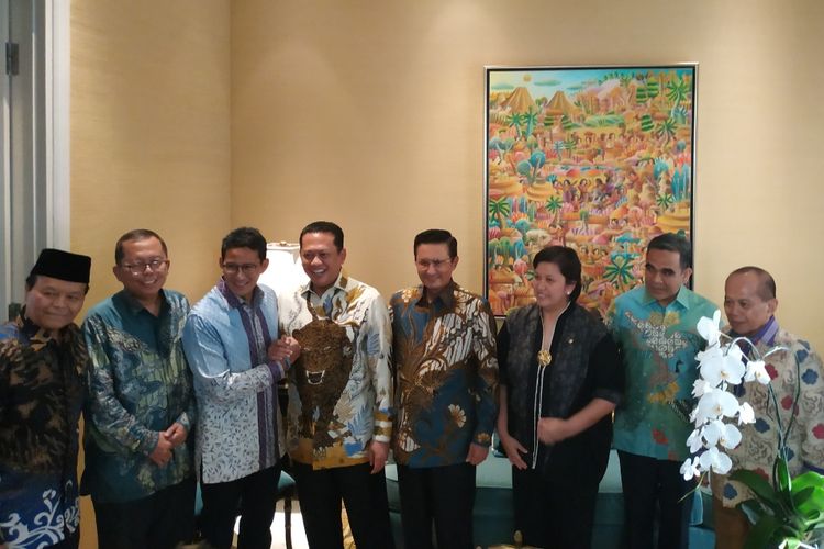 Sembilan pimpinan MPR menyambangi kediaman mantan calon wakil presiden di Pemilu 2019 Sandiaga Salahuddin Uno, di Jalan Pulombangkeng, Kebayoran Baru, Jakarta, Senin (14/10/2019).