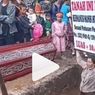Emak-emak di Toba Masuk Liang Lahad dan Halangi Pemakaman Keluarganya, Dipicu Sengketa Tanah