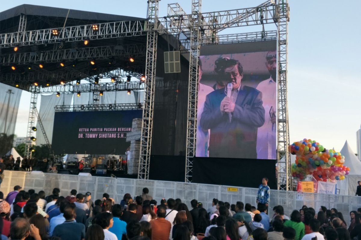 Ketua panitia perayaan Paskah Tommy Sihotang saat memberikan sambutan di kawasan Monas, Jakarta Pusat, Minggu (1/4/2018).