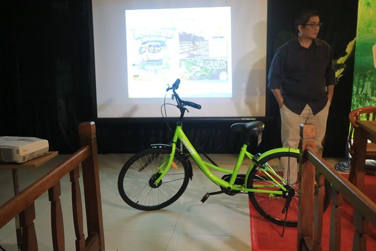 Sepeda Ourbike berwarna hijau yang bisa digunakan keliling Taman Impian Jaya Ancol, Jakarta.