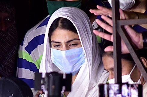 Fakta Baru Kasus Narkoba Rhea Chakraborty, Sebut Anak Tiri Kareena Kapoor Terlibat
