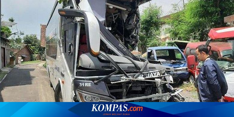 Kronologi Kecelakaan  Truk  Derek dan Bus di  Tol  Semarang  