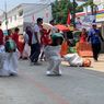 Kemeriahan Lomba HUT RI ke-78 di Cipinang Melayu, Balap Karung Pakai Helm Ojol