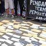 Aremania Kirim 500 Surat Asa Keadilan untuk Presiden Jokowi melalui Kantor Pos