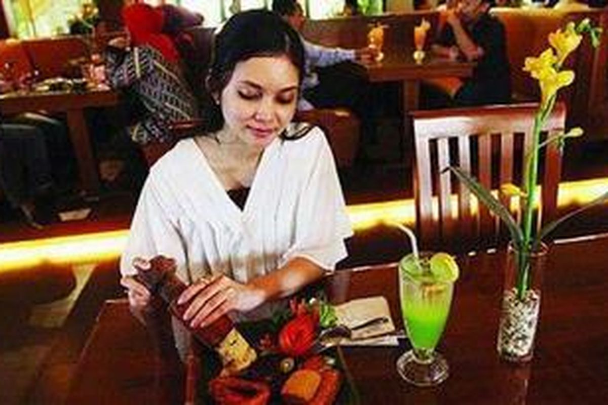 Suasana di Restoran Rumpun Bambu, Jalan TB Simatupang, Ciracas, Jakarta Timur, Jumat (22/10/2010). 