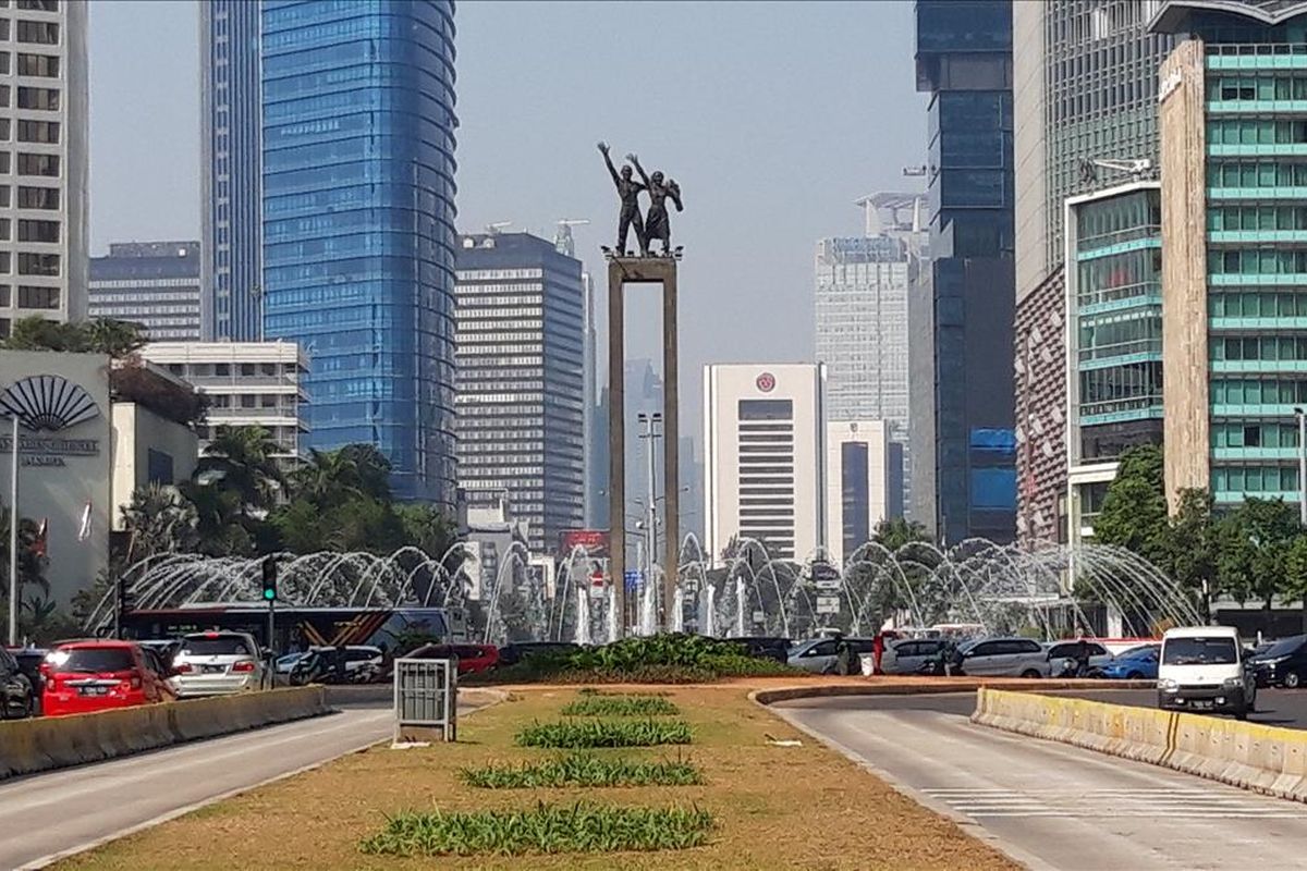 Lokasi sekitar Bundaran HI yang sebelumnya dipasang instalasi bambu getah getih yang kini sudah dibongkar, Kamis (18/7/2019)