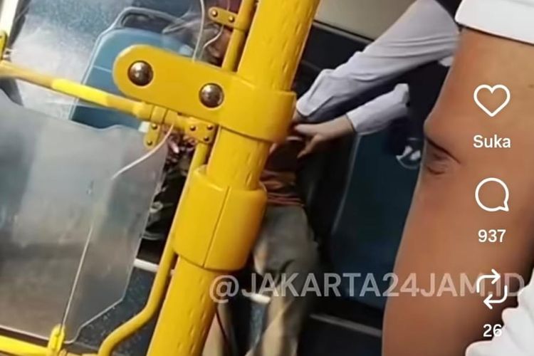 Viral Penumpang Bus Diturunkan karena Bau Badan, Ini Penjelasan Transjakarta
