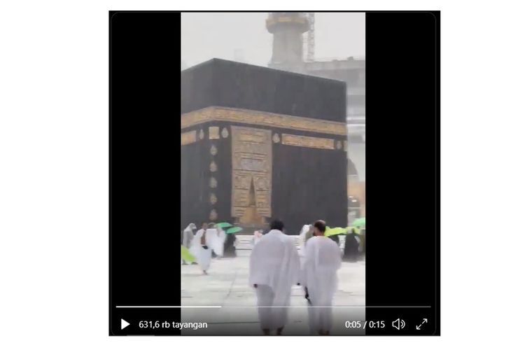 Tangkapan layar video hujan lebat disertai es di komplek Masjidil Haram