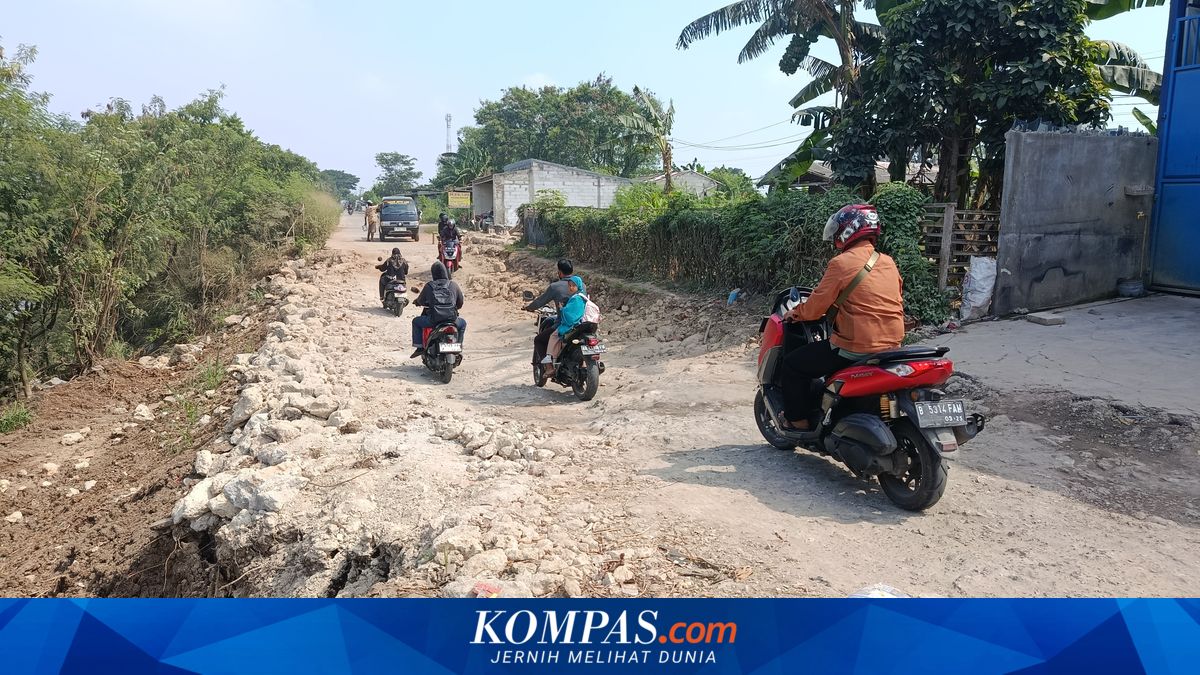 Jalan Longsor di Kali CBL Bekasi, Warga Mendesak Perbaikan Permanen Segera Dilakukan