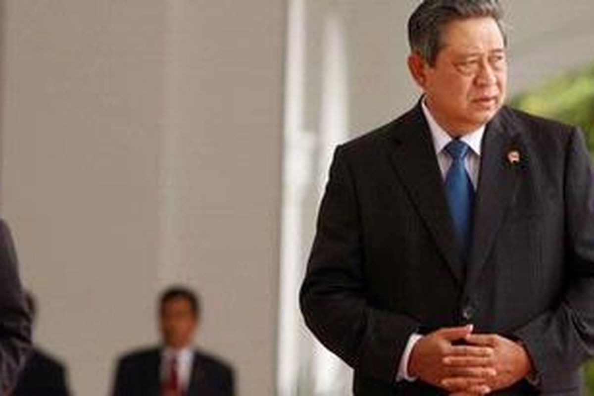 Presiden Republik Indonesia Susilo Bambang Yudhoyono menunggu kedatangan Perdana Menteri Swedia Fredrik Reinfeldt (kiri) di Istana Merdeka, Jalan Medan Merdeka Utara, Rabu (14/11/2012). Dalam pertemuan ini akan membahas peningkatan kerjasama di bidang-bidang prioritas, utamanya perdagangan, investasi, dan lingkungan hidup. KOMPAS IMAGES/RODERICK ADRIAN MOZES