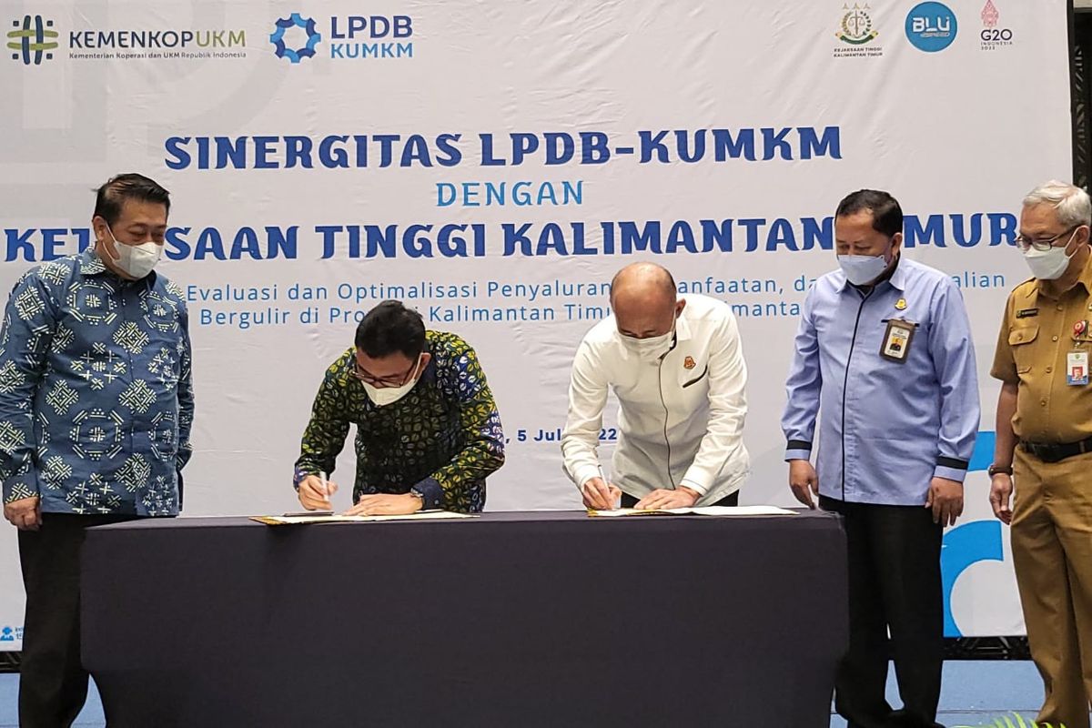 Penandatanganan MoU antara LPDB KUMKM dengan Kejati Kaltim