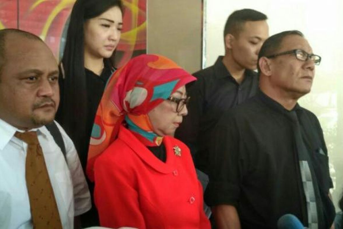 Mantan istri Mario Teguh, Aryani Sunarto mendatangi penyidik Subdirektorat Resmob Polda Metro Jaya untuk menagih kelanjutan kasusnya, Senin (13/3/2017).