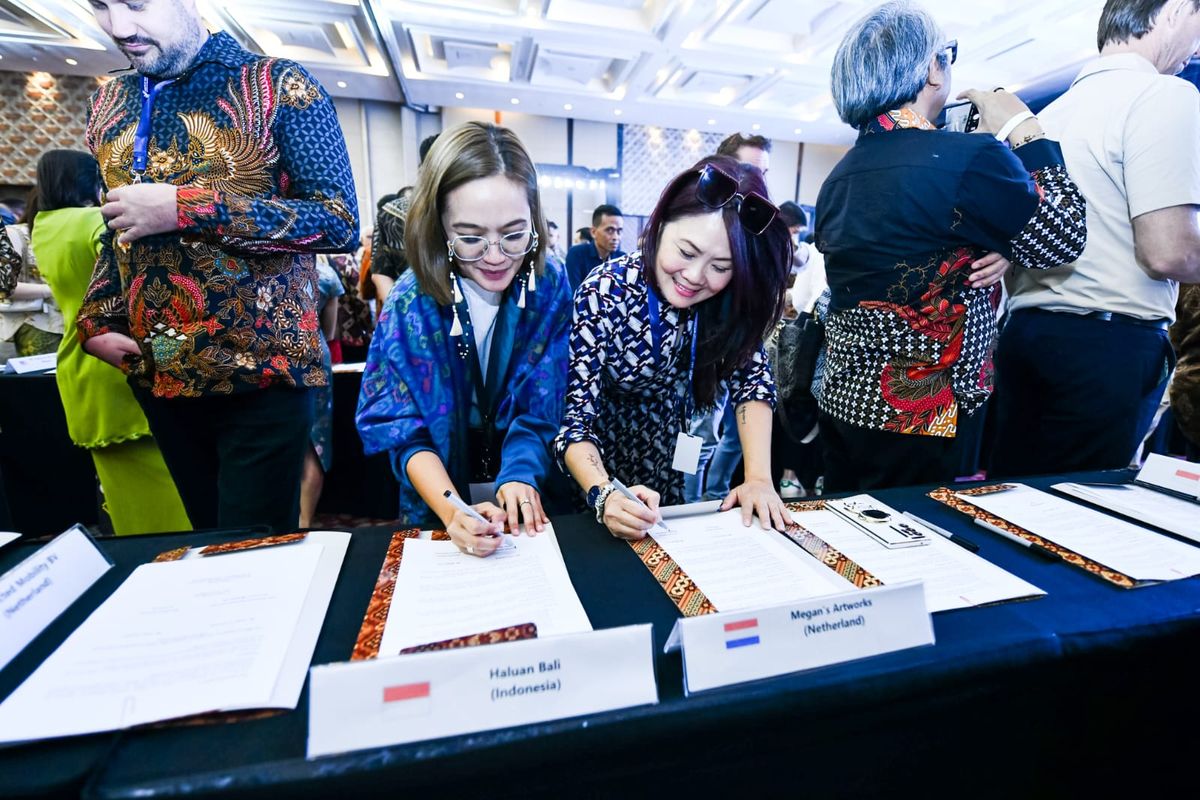 Beberapa UMKM unggulan Pertamina melakukan penandatanganan kerja sama dengan CEO Perusahaan asal Malaysia dan Belanda pada Pameran Trade Expo Indonesia ke-39 tahun 2024 yang digelar di ICE BSD, Rabu (9/10/2024).
