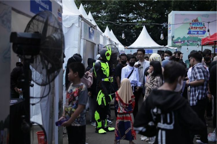 Antusias warga Bandar Lampung menyemarakkan Pesta Rakyat Simpedes 2022 oleh BRI di Lapangan Saburai, Bandar Lampung 

