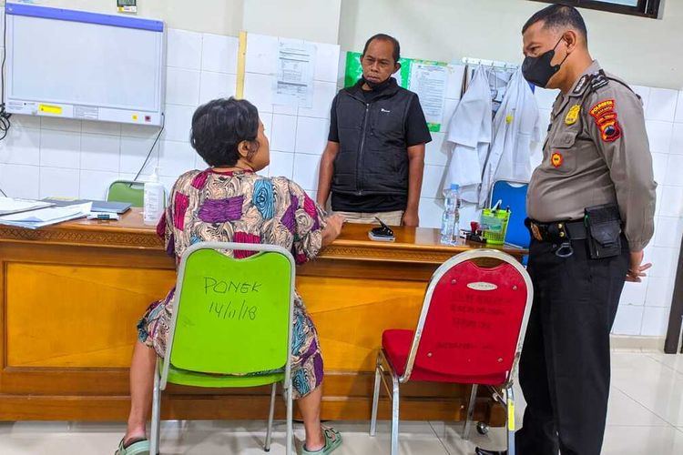 Seorang isteri di Kota Solo, Jawa Tengah (Jateng), saat dimintai keterangan oleh kepolisian, seusai nekat melakukan aksi potong alat kelamin suaminya, karena tidak mau diceraikan.