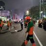 Gerombolan Pasukan Oranye Beraksi, Sapu Bersih Sampah-sampah Sisa Demo Buruh 