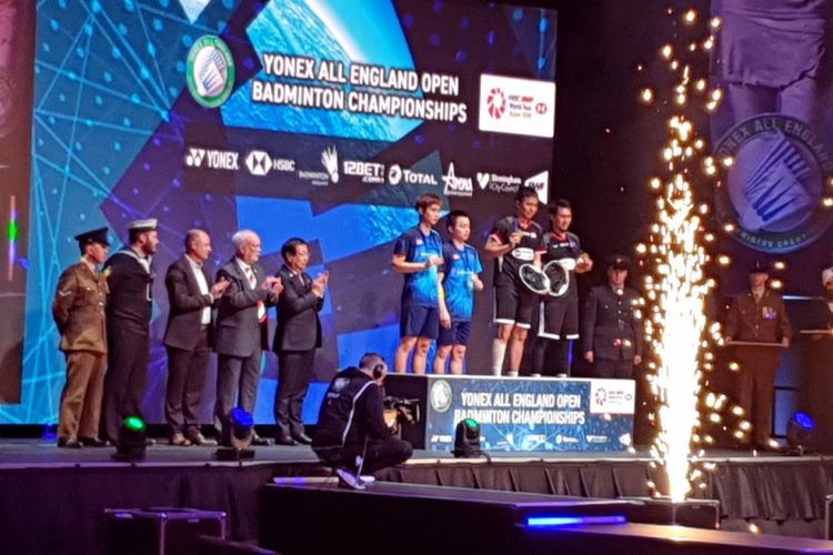 Hendra Setiawan/Muhammad Ahsan menjadi juara nomor ganda putra All England 2019 di Arena Birmingham, 10 Maret 2019. 