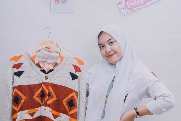 Mulia Mudifia Dinata, siswa Sekolah Menengah Kejuruan Negeri (SMKN) 1 Cikalongkulon disebut sebagai wirausaha muda.