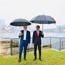 Momen Keakraban Jokowi dan PM Australia, Berbincang Santai di Bawah Rintik Hujan