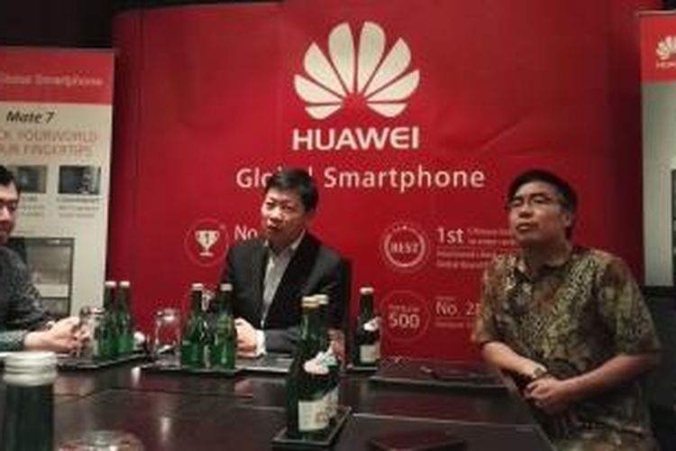 RIchard Yu (tengah) CEO Consumer Business Group Huawei saat bertemu dengan media di Jakarta, Kamis (5/6/2015).