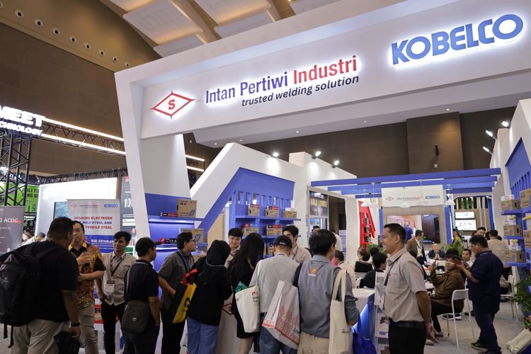 Manager Marketing PT Intan Pertiwi Industri Justin Djaja mengatakan, melalui teknologi pengelasan berbasis virtual reality (VR), pengunjung Manufacturing Indonesia 2025 dapat merasakan sensasi mengelas secara aman dan presisi, tanpa risiko percikan api maupun cacat las.
