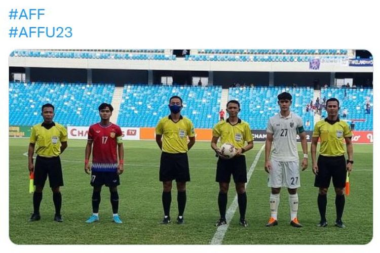 Pertandingan Laos vs Thailand pada semifinal Piala AFF U23 2022. Pertandingan ini digelar di Morodok Techo National Stadium, Phnom Penh, pada Kamis (24/2/2022) sore WIB. (Sumber foto: Tangkapan layar Twitter @AFFPresse)