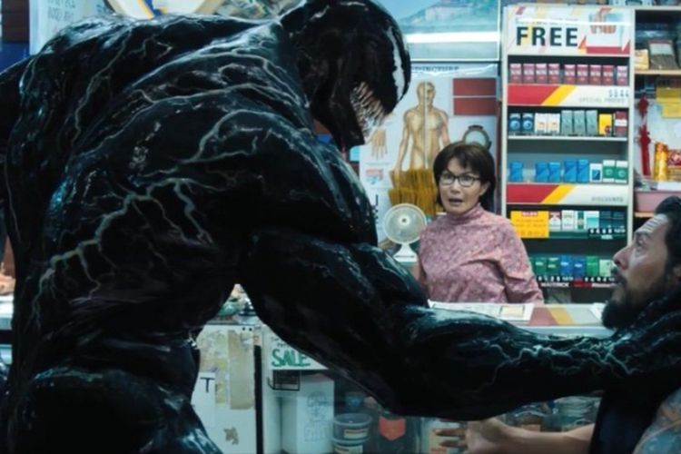 Salah satu adegan dalam film Venom yang dibintangi Tom Hardy.