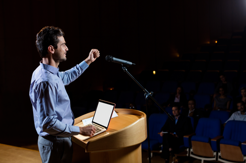 7 Tips Lancar Public Speaking dari Binus University