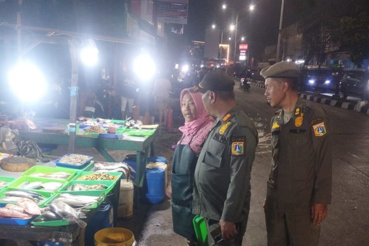 Para Penjual Ikan Kramat Jati di Pinggir Jalan Akan Direlokasi ke Dalam Pasar