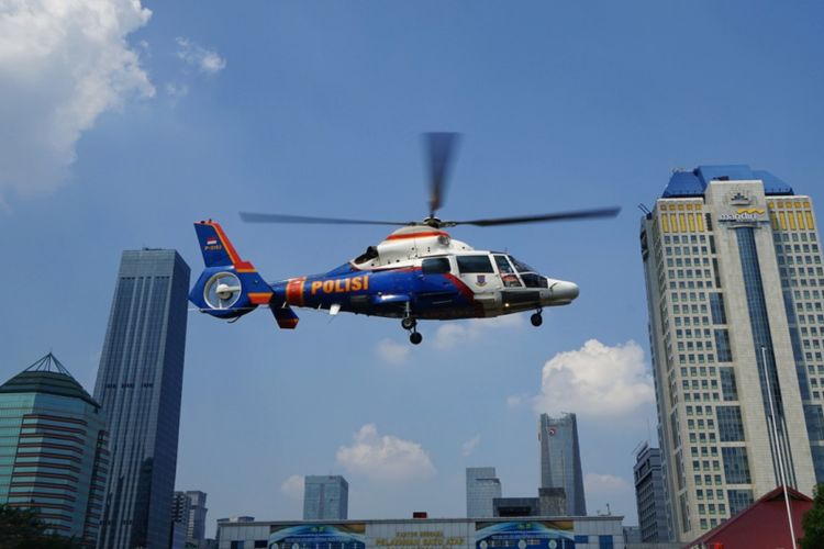 Helikopter yang ditumpangi Kepala Kepolisian RI (Kapolri) Jenderal Pol Tito Karnavian saat meninjau situasi arus mudik H-1 Lebaran, Kamis (14/6/2018).