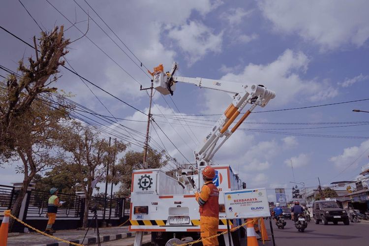 Selama Periode Siaga RAFI 2025, Special Force PLN akan bersiaga di 3.830 posko yang tersebar di seluruh daerah. Pasukan khusus tersebut dilengkapi dengan 1.839 genset, 636 Uninteruptible Power Supply (UPS), 1.276 gardu bergerak, 348 truk crane, 4.755 mobil dan 4.250 motor operasional.