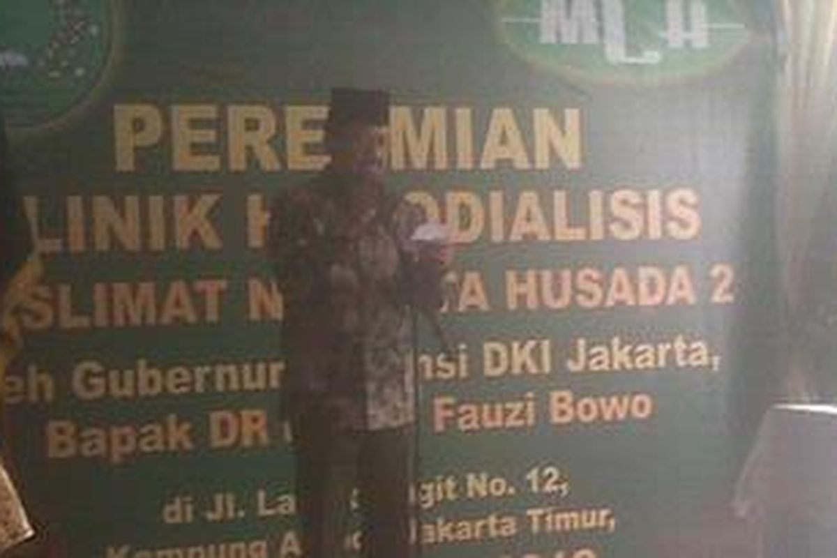 Gubernur DKI Jakarta, Fauzi Bowo, menyempatkan diri menghadiri undangan persemian klinik Hemodialisis Muslimat Nadatul Ulama (NU) Cipta Husada 2, di Jalan Langit-langit No 12 RT 09 / RW 04 Kampung Ambon, Pulogadung, Jakarta Timur. Senin (17/9/2012).
