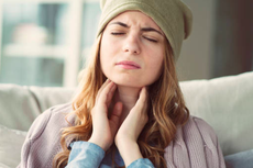 Cara Mencegah Sakit Tenggorokan Saat Berpuasa