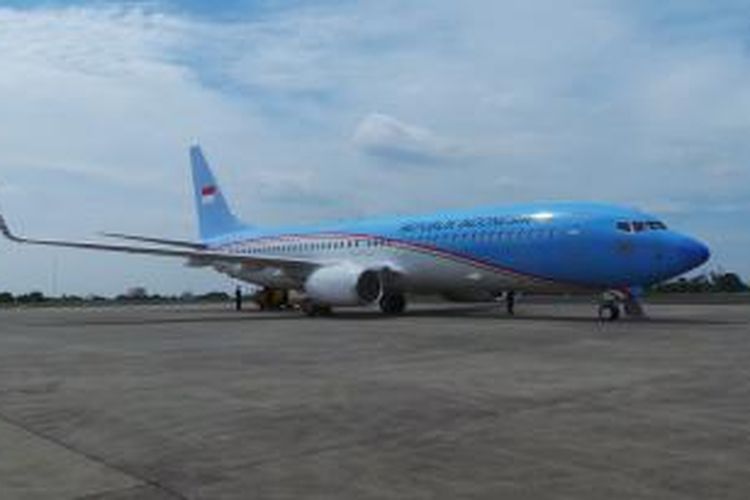 Pesawat jenis Boeing Business Jet 2 yang dipesan untuk pesawat Kepresidenan RI mendarat di Landasan Udara Halim Perdanakusuma, Jakarta Timur. Kamis (10/4/2014).