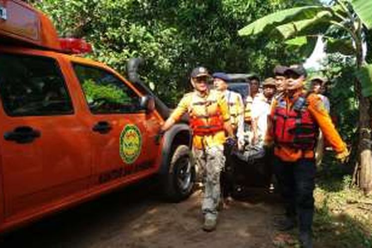 Tim SAR gabungan menemukan dua korban tenggelam di Bendungan Jatigede, Sumedang, Jawa Barat, Jumat (19/2/2016).