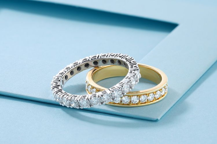 Cincin tunangan dengan bubble band