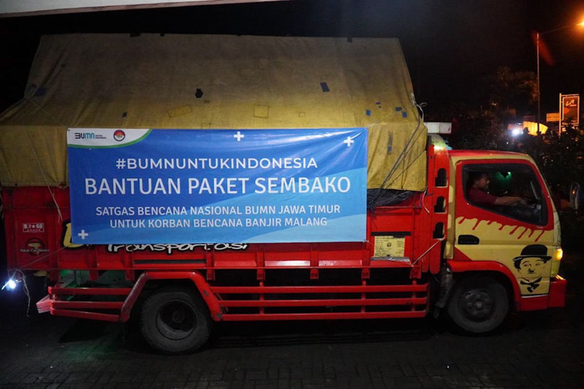 Bantuan paket sembako yang disalurkan Satgas Tanggap Bencana Nasional BUMN Wilayah Jawa Timur (Jatim) untuk korban bencana banjir dan tanah longsor di Kabupaten Malang, Jawa Timur.