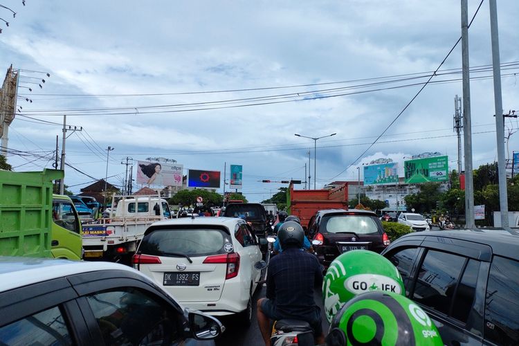 Ilustrasi Bali macet di sejumlah ruas jalan selama libur tahun baru.